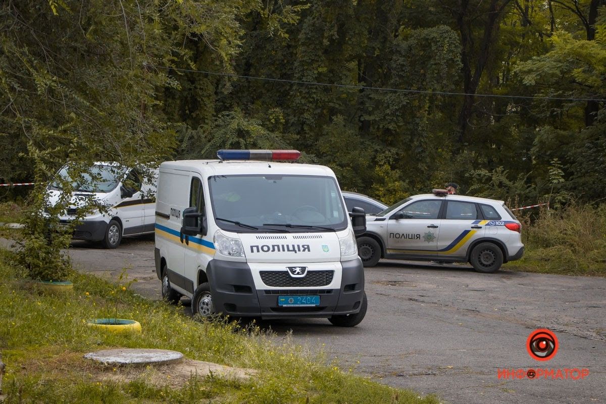 Обнаженное тело со следами издевательств нашли в лесопосадке в районе улицы Кротова в Днепре