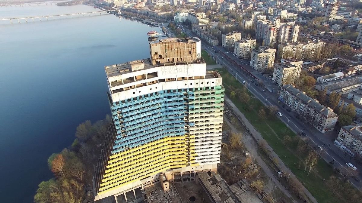 Парус в Днепре могут достроить в ближайшие 7 лет: решение суда