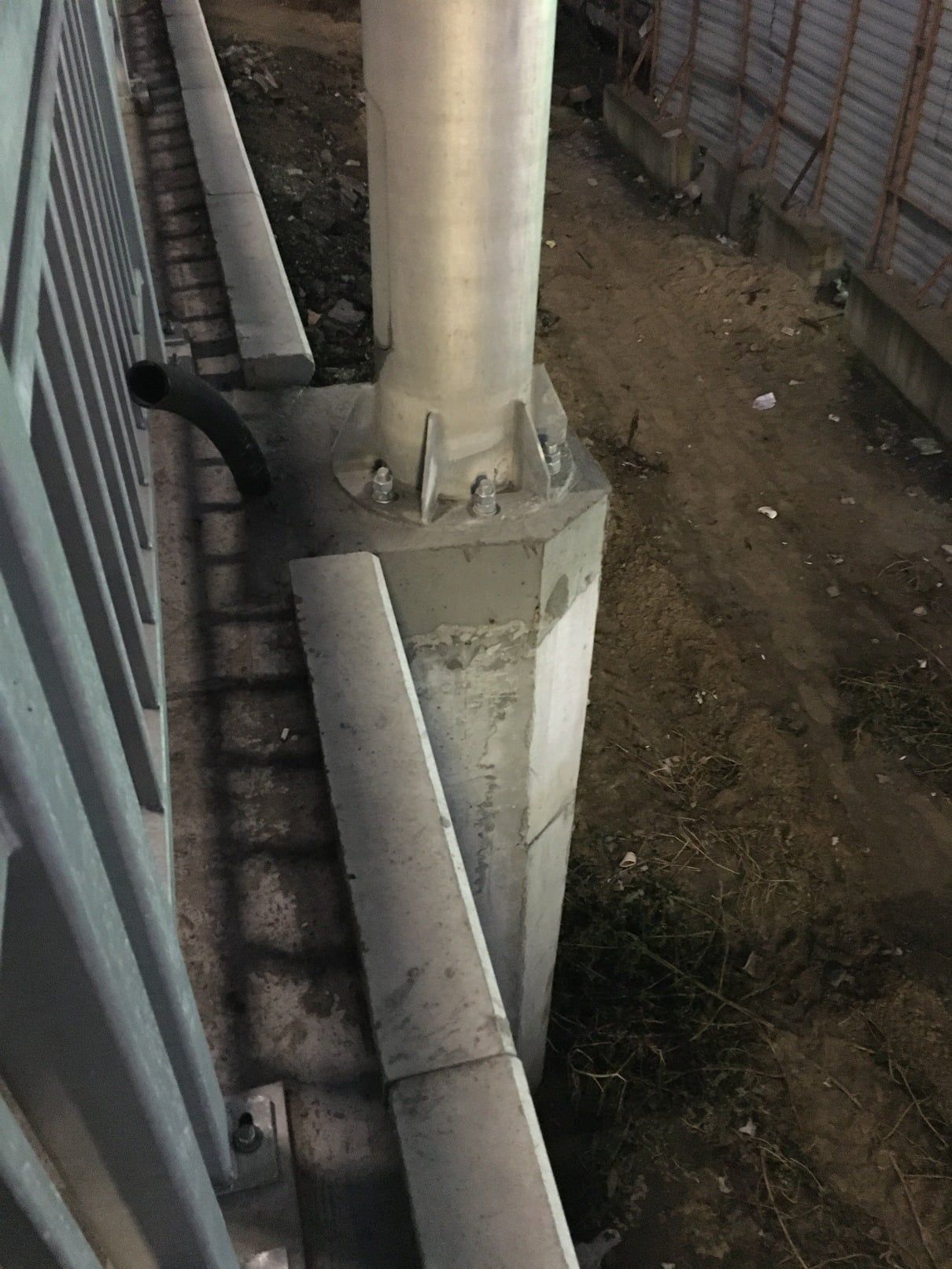 Кто виноват в том, что упали опоры освещения на Шулявском мосту в Киеве: мнение эксперта 2