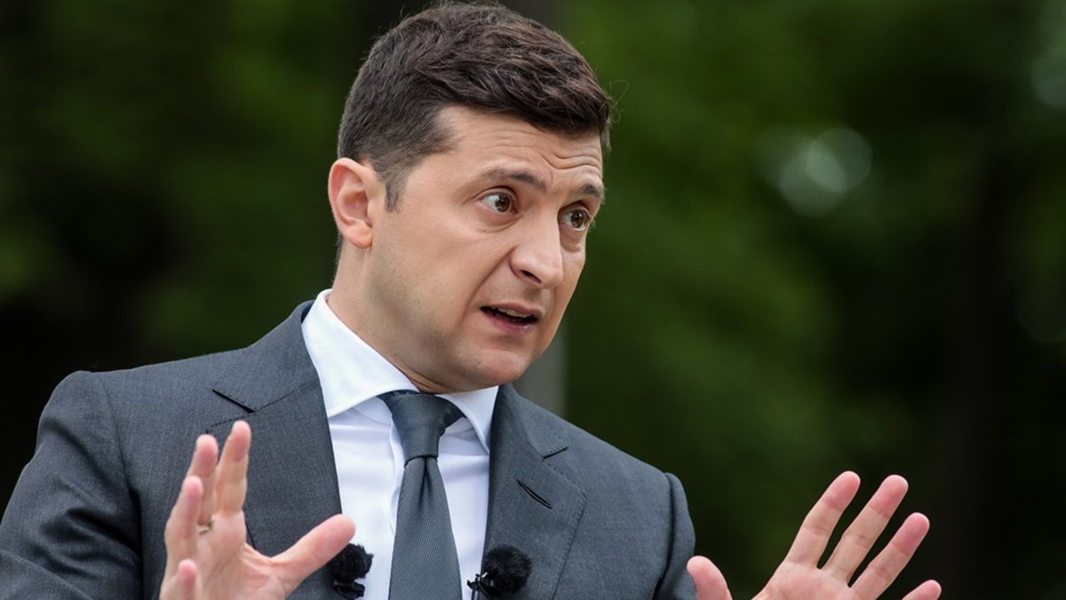 Сколько украинцев хотят ухода Зеленского и за кого готовы голосовать: опрос Рейтинга