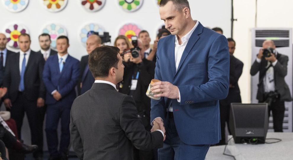 Какие подарки получал Зеленский: что из них президент принял, а от каких отказался 3