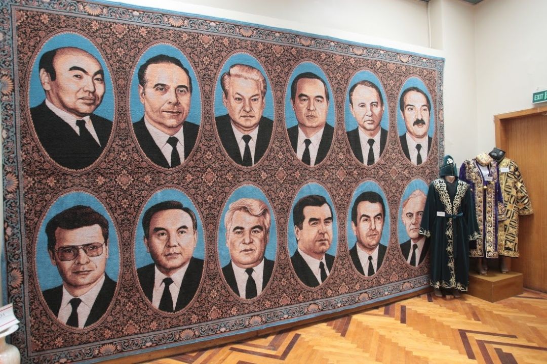 Ковер с изображением одиннадцати друзей Кучмы 