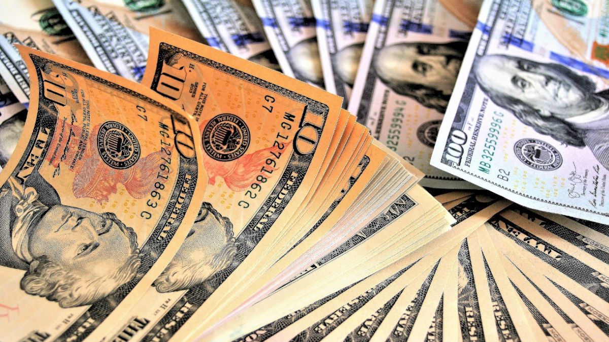 Евро стремительно пошел вверх, доллар - вниз: курс валют на 20 января