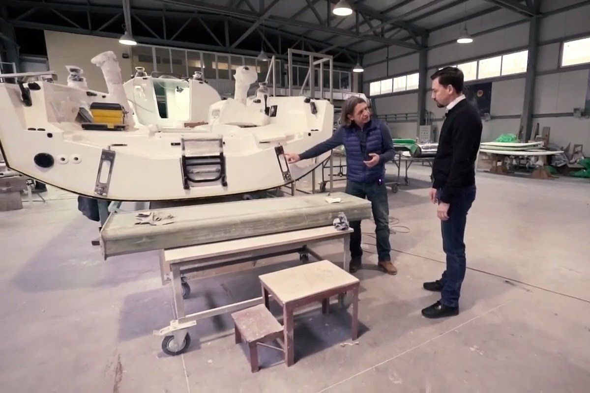 Модель позволяет превращать L30 в скоростной моторный катер для отдыха