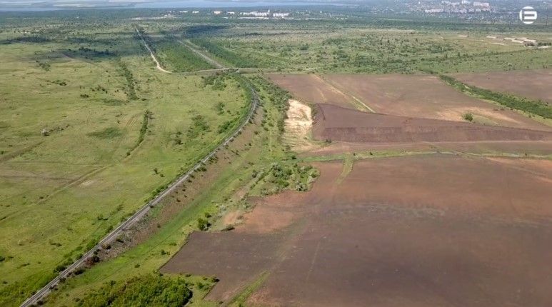 «АрселорМиттал Кривой Рог» уже снял верхний плодородный слой, чтобы складировать использованную породу.