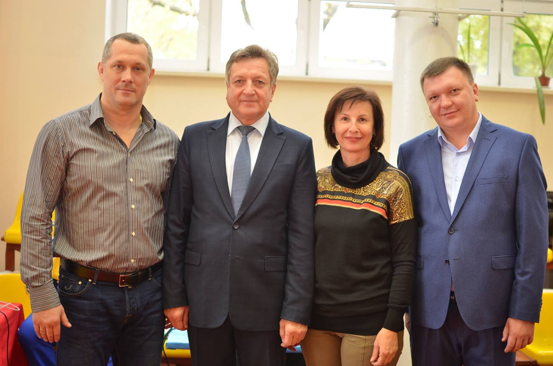 Справа- Денис Колесников