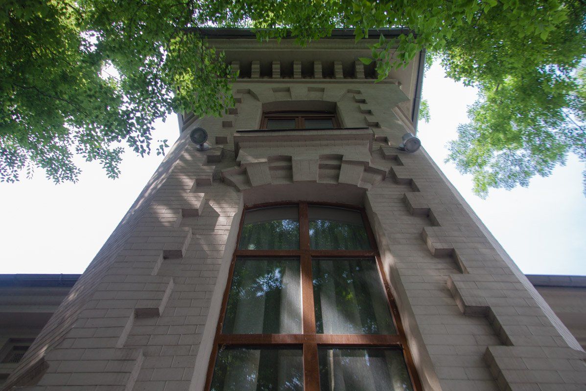 За сколько Приватбанк опять продает бывшую резиденцию Брежнева в Днепре 3