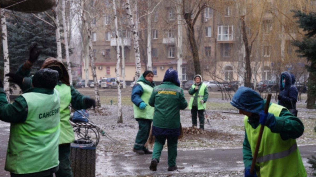 В Кривом Роге на уборку улиц, площадок и памятники потратят еще 2 миллиона: каким районам повезет