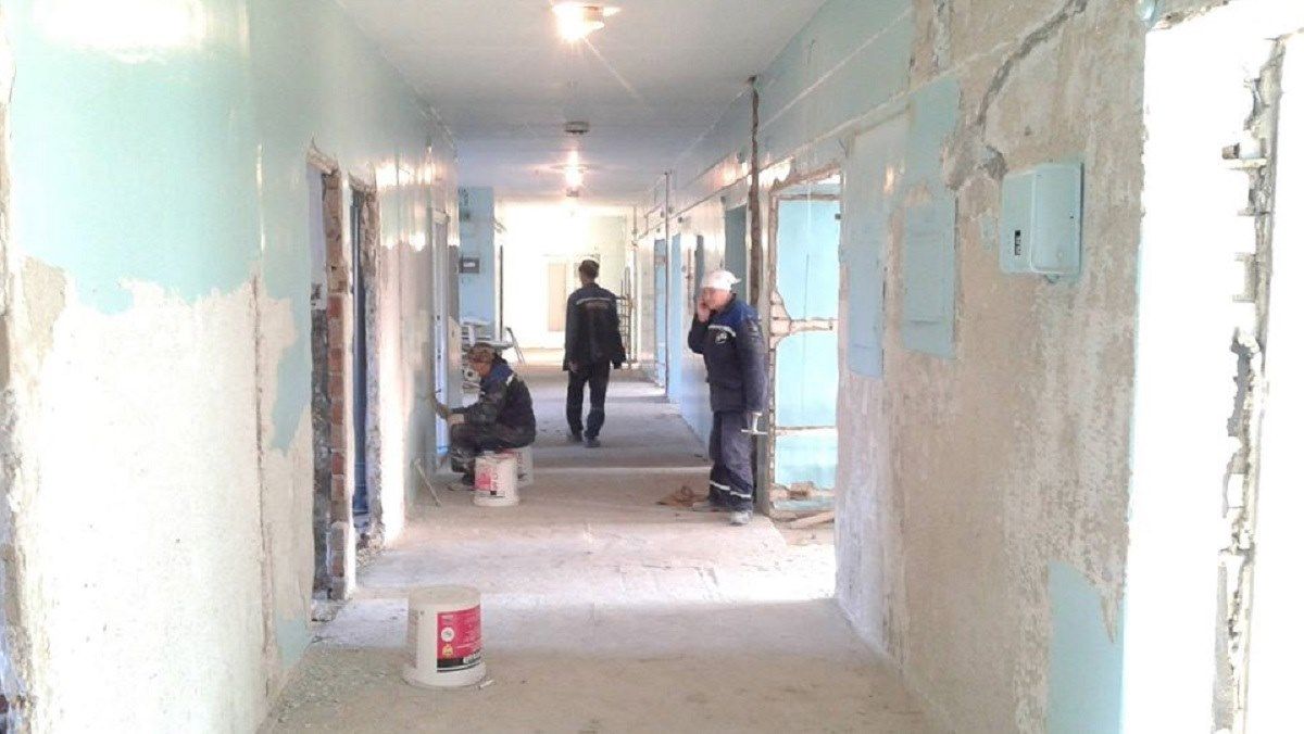 В Никополе ремонтом больницы займутся подозреваемые в бракодельстве на дорогах: сколько заплатят