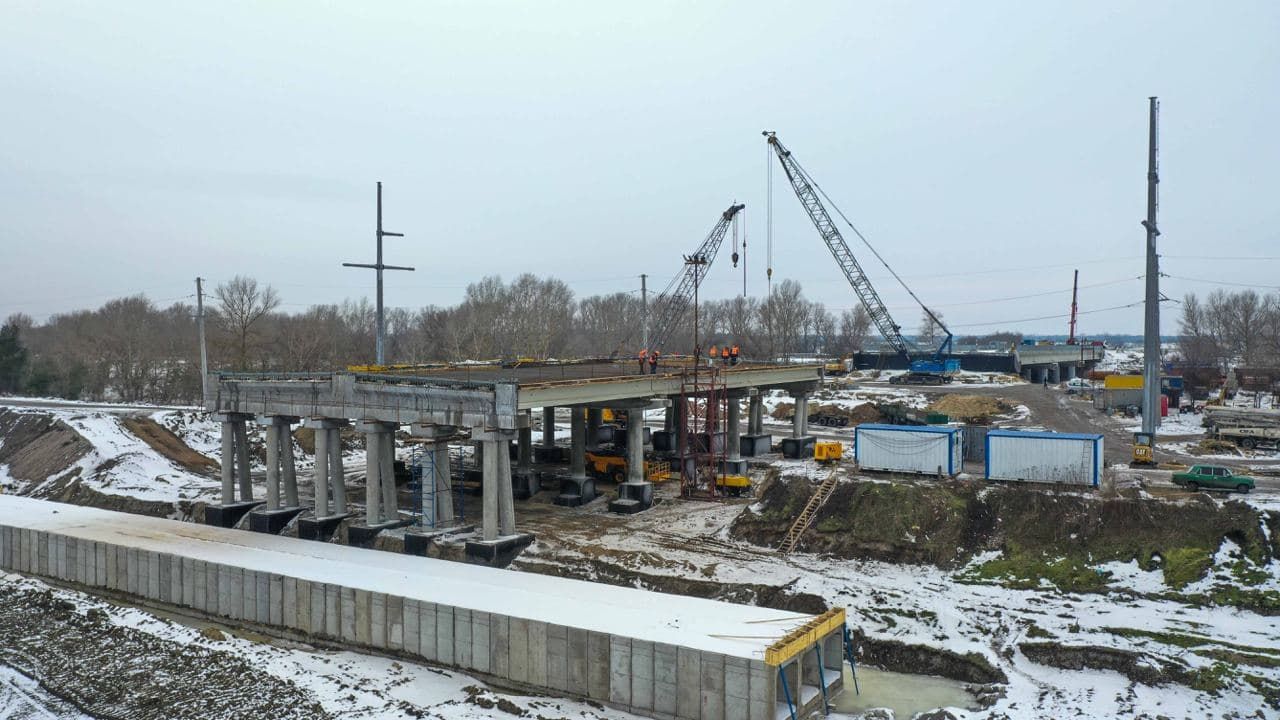 Строительство моста через канал Днепр - Донбасс.