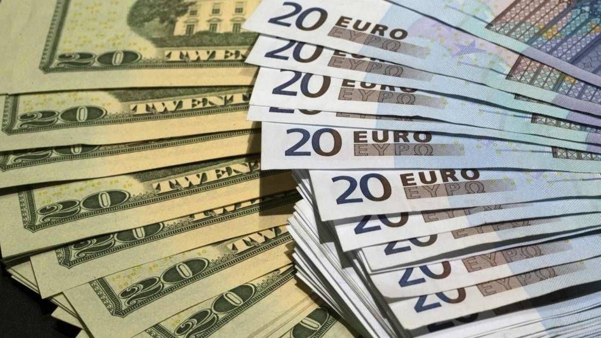 Евро вырос, что с долларом: курс валют на 26 февраля