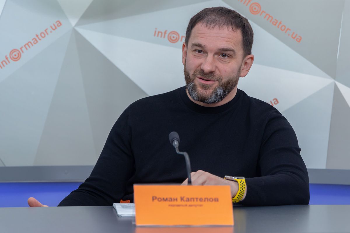 По мнению народного депутата Романа Каптелова, в том, что водоочистные сооружения не были достроены, виноват директор водоканала