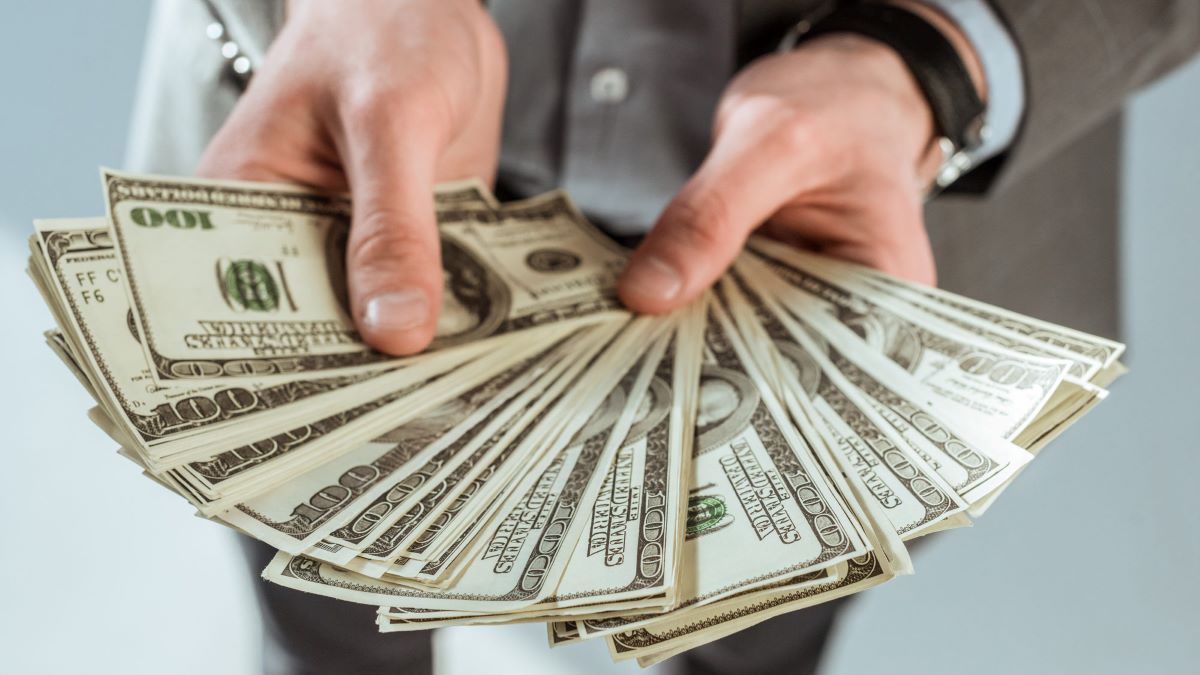 Доллар пошел вверх, евро - наоборот: курс валют на 10 марта