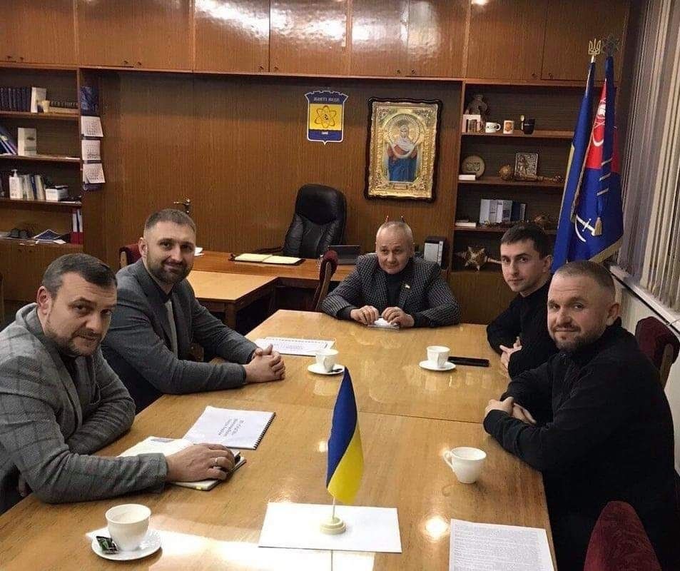 Мусор, суды с горсоветом, гора обещаний: чем известен мэр Желтых Вод Дмитрий Ханис 6