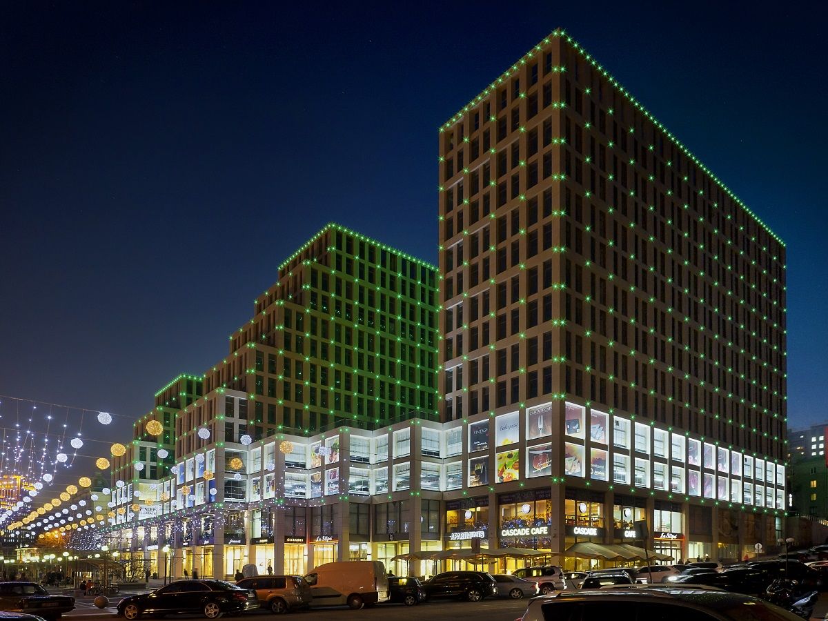 Каскад Плаза вечером