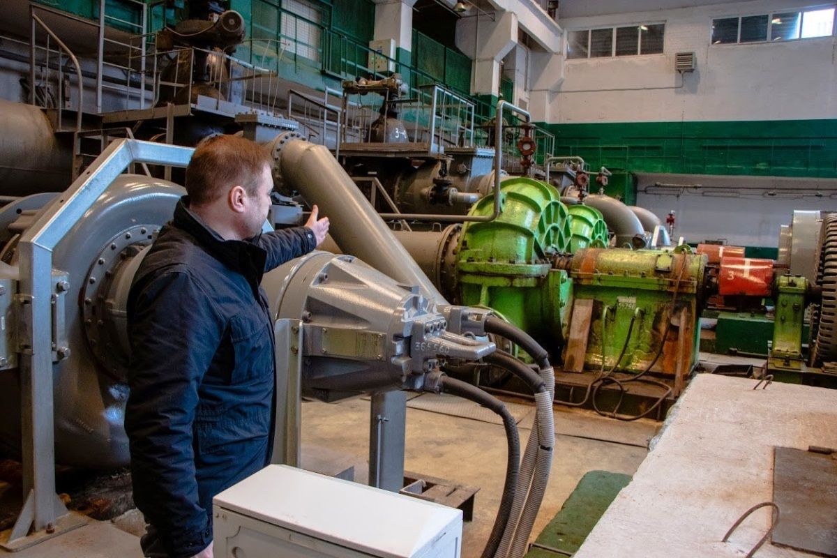 А здесь заммэра показывает, куда еще нужно стремиться