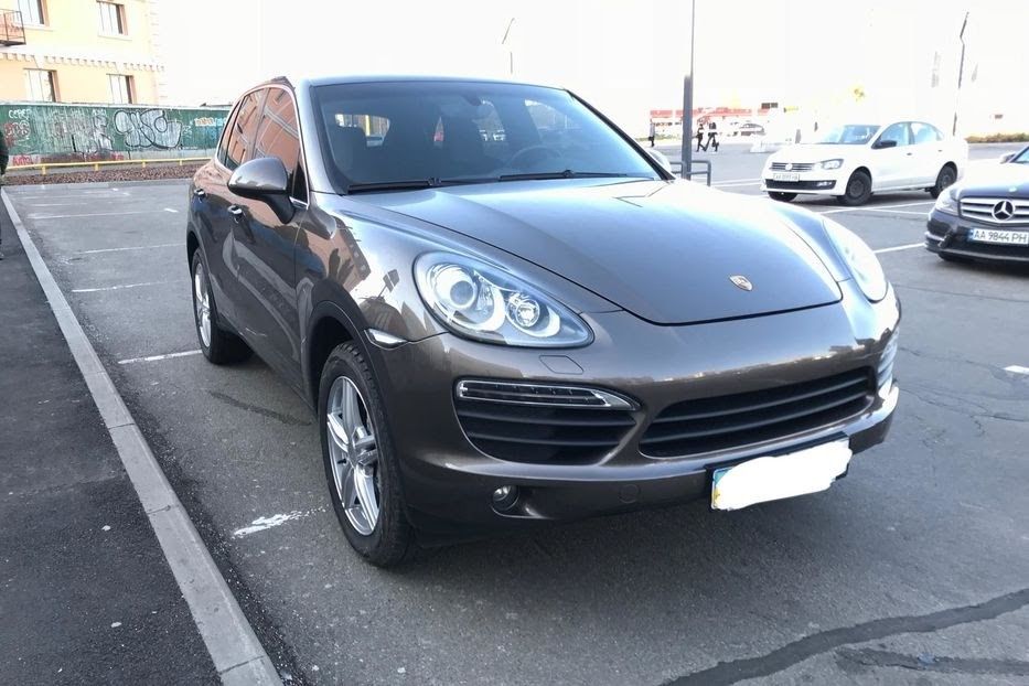 PORSCHE CAYENNE 2013 года выпуска