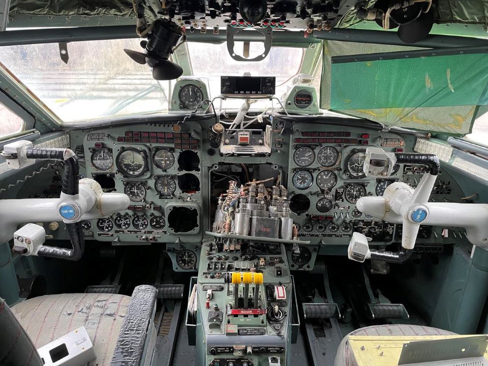 В Днепре продадут пассажирский самолет: сколько стоит 2