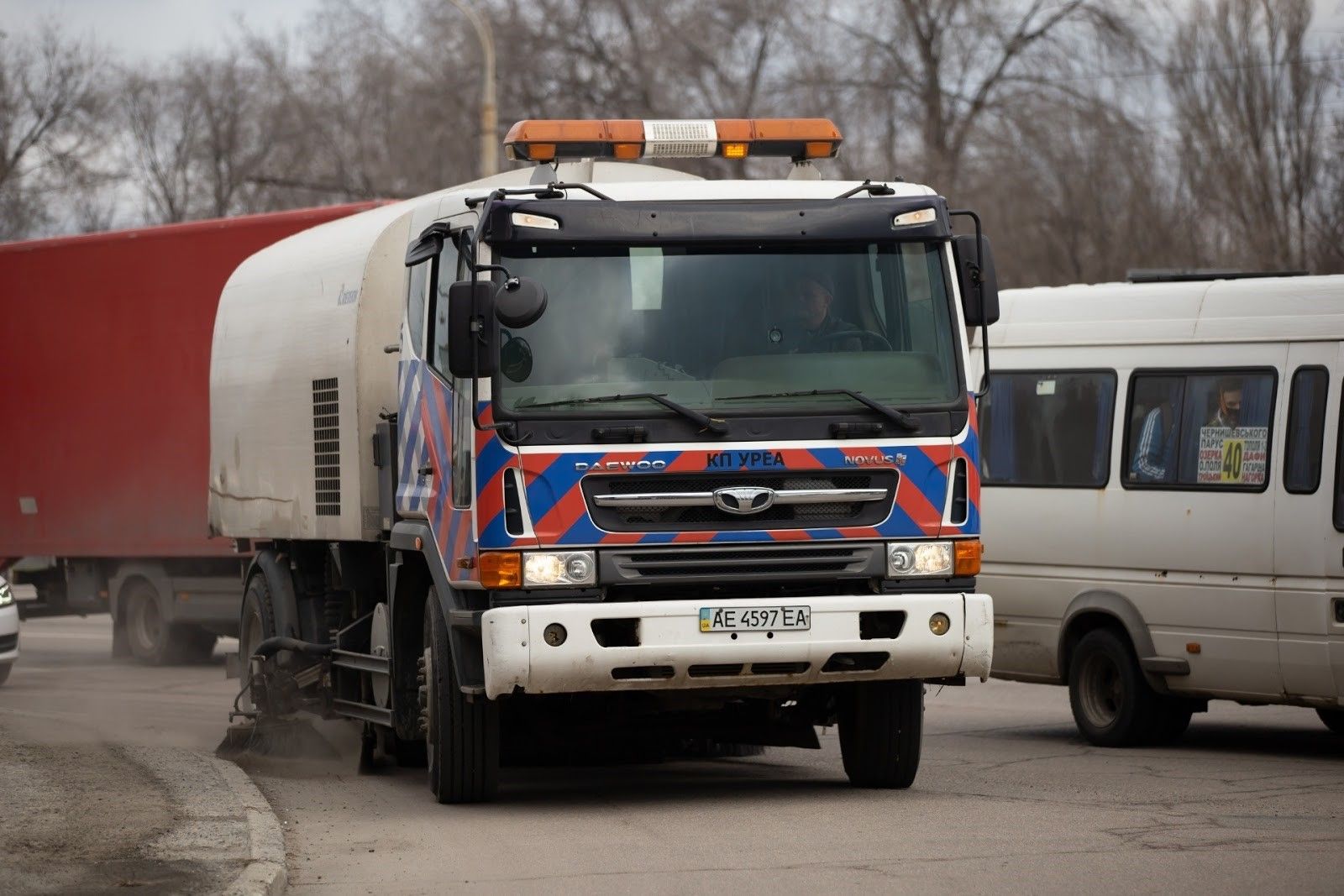 Весенняя уборка: как на улицах Днепра наводят порядок после зимы 8