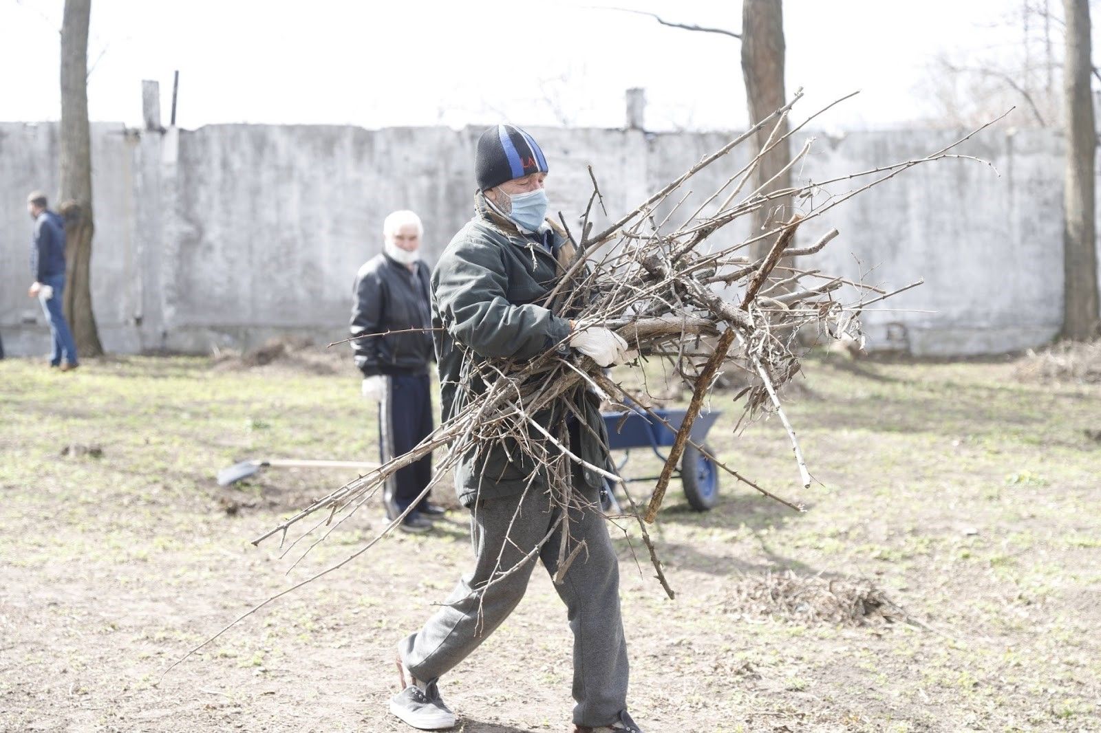 Весенняя уборка: как на улицах Днепра наводят порядок после зимы 12