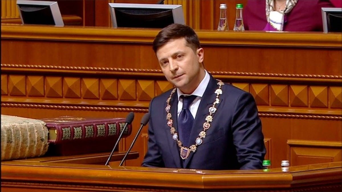 В Офисе Президента рассказали, кто и зачем удлинил президентскую цепь