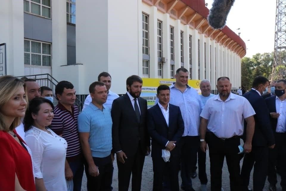 Как власти в Днепропетровской области выбирают фирмы для ремонта стадионов, школ, спорткомплексов и скверов 16