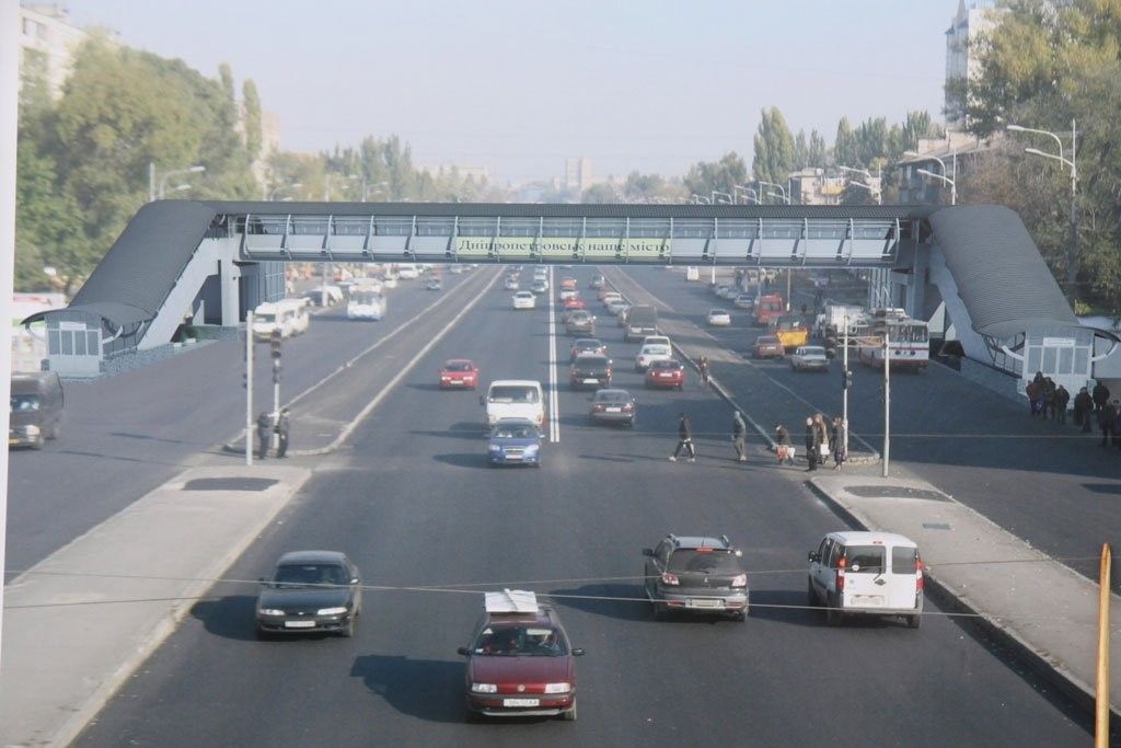 Надземный переход мог бы улучшить ситуацию на дорогах