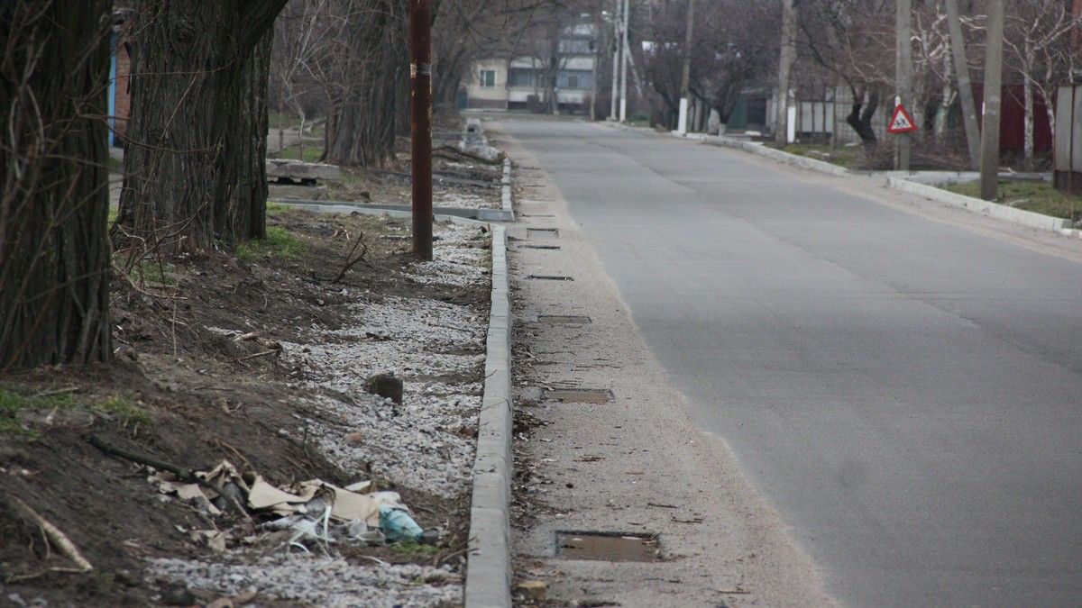 В Покрове дорогами займется фирма, замеченная в плохих ремонтах в Никополе: сколько ей заплатят 6