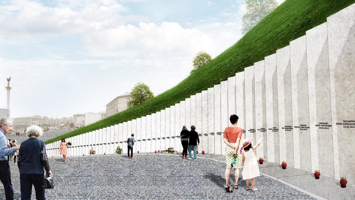 Стела героев - центральное место мемориального комплекса. По замыслу авторов, стела символизирует протестующих, которые стоят бок о бок со щитами. ФОТО – сайт maidanmuseum.org