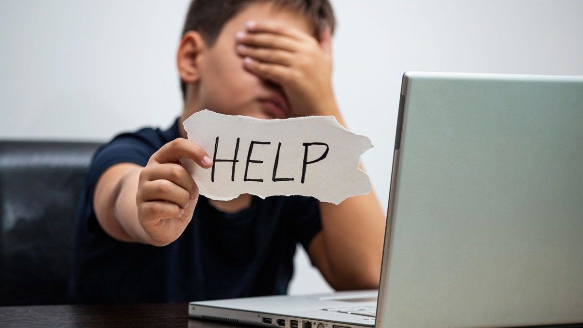 В Днепре психолог рассказала, как родителям реагировать на кибершантаж их детей