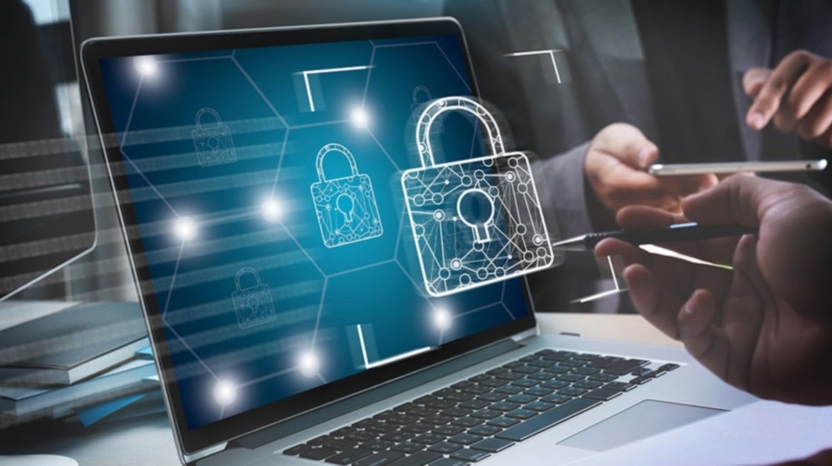 В Днепре эксперт по кибербезопасности рассказал, как сберечь личные данные и на что обратить внимание