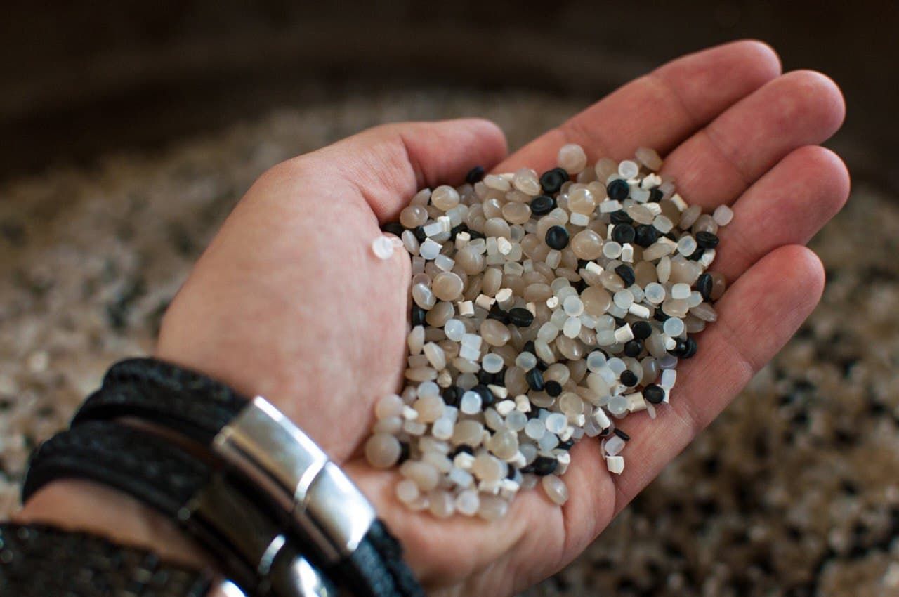 Отходы пленки превращаются в гранулу и идут в повторное производство