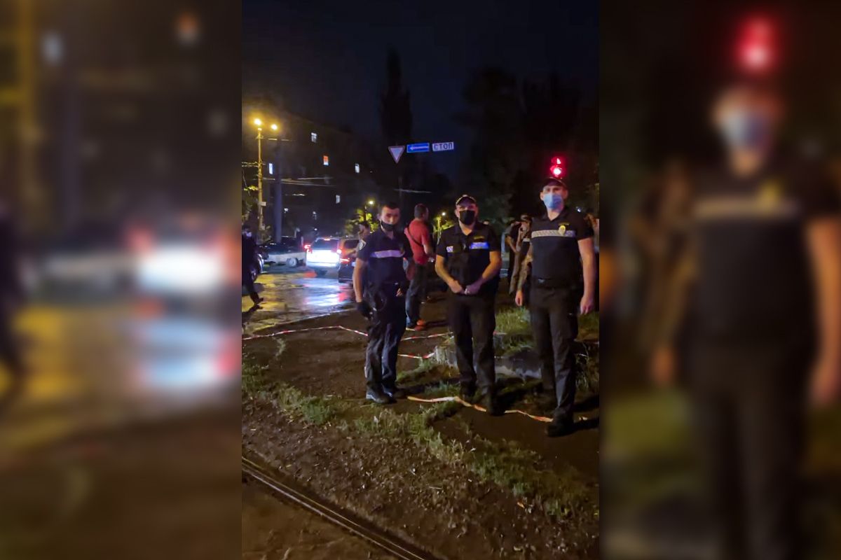 В Днепре коммунальщики сносили билборды соратников Загида Краснова: комментарии участников 4