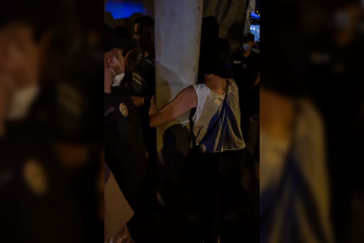 В Днепре коммунальщики сносили билборды соратников Загида Краснова: комментарии участников 6