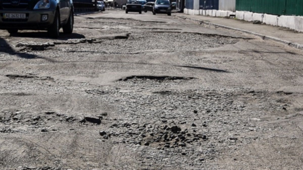 17,5 млн в ямы Каменского закатают муж чиновницы и помощница депутата горсовета: где ждать ремонт