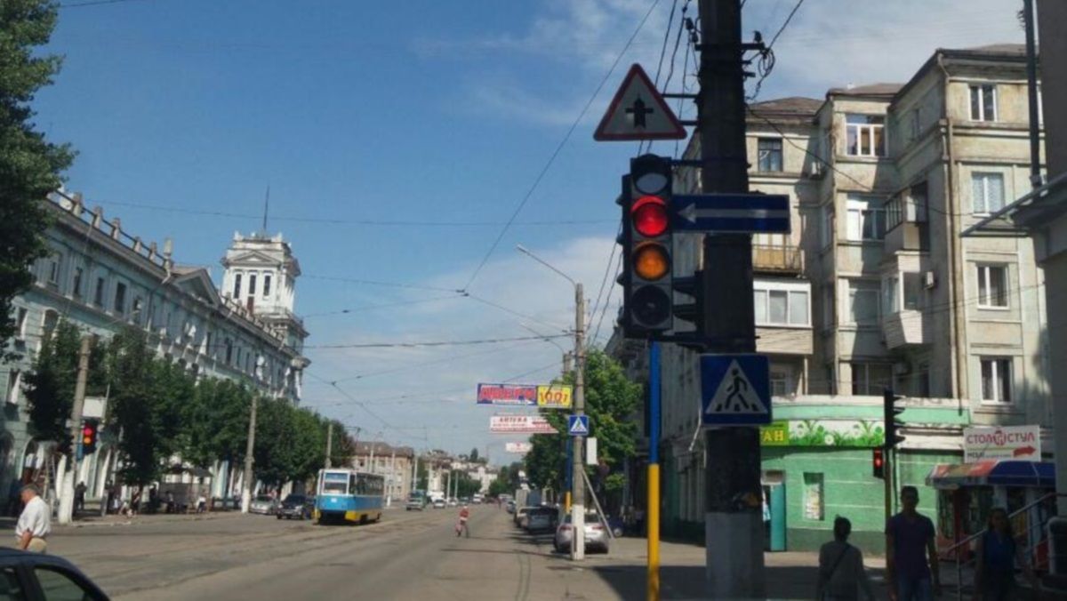 В Каменском горсовет отдал фирме своего экс-чиновника еще 2 млн на светофор