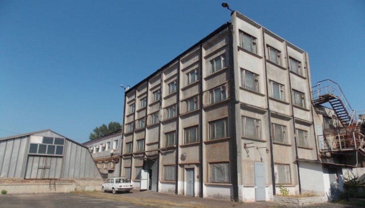 Мощь 6 тыс. бутылок водки в час: в Кривом Роге продают ликероводочный завод