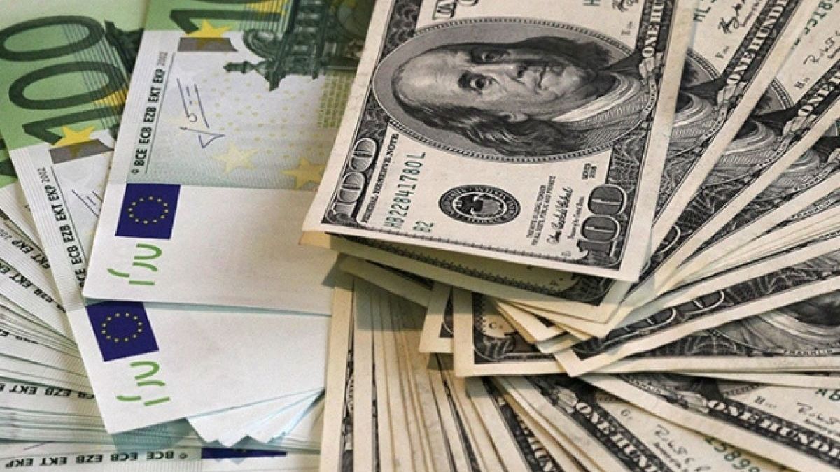 Доллар и евро не прекращают падение: курс валют на 29 июля