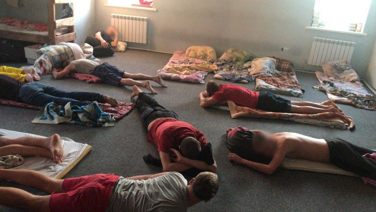 Держали в рабстве более 170 человек: как суд в Днепре наказал преступную группировку