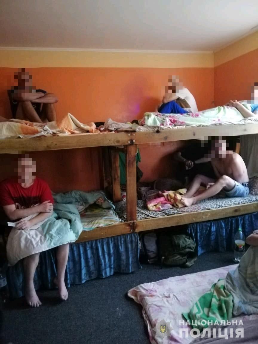 Держали в рабстве более 170 человек: как суд в Днепре наказал преступную группировку 1