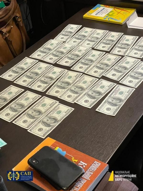 За взятку судье из Днепропетровской области грозит до 10 лет тюрьмы: расследование завершено 2