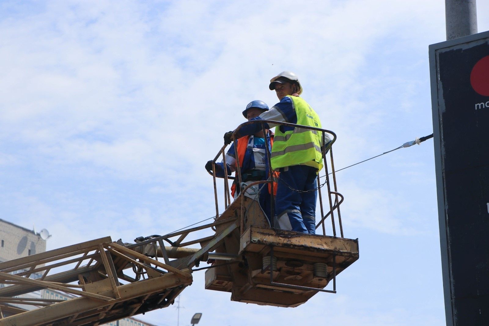 Новые дороги, освещение, разметка и островки безопасности: как в Днепре горсовет следит за безопасностью на дорогах 3