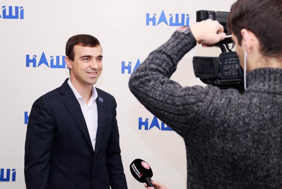 Партии как перчатки и квартира за 11 гривен: чем известен депутат горсовета Днепра Данил Миро 2