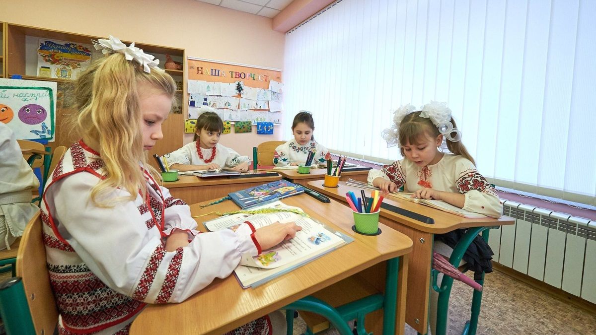 Парты не купили, ждите конца октября: как в Кривом Роге районы готовятся к учебному году