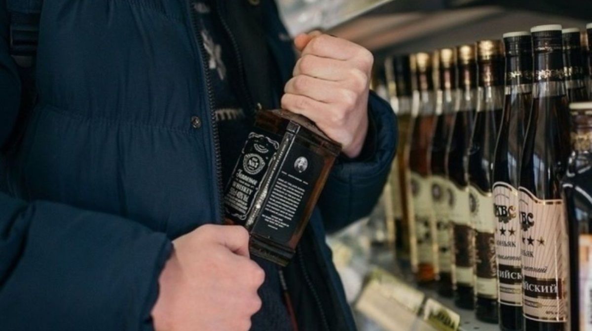 Крали алкоголь и технику в магазине: как суды в Украине наказывают таких воришек