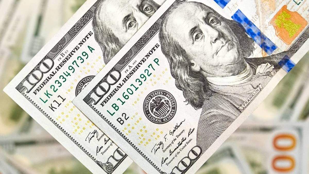 Доллар снова падает, что с евро: курс валют на 19 августа