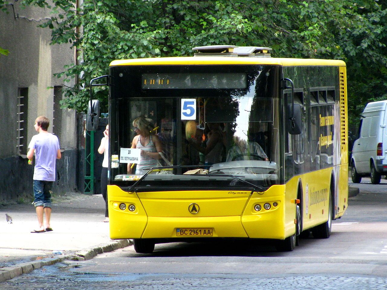 В Каменском на продажу выставили автозавод: сколько за него просят 8