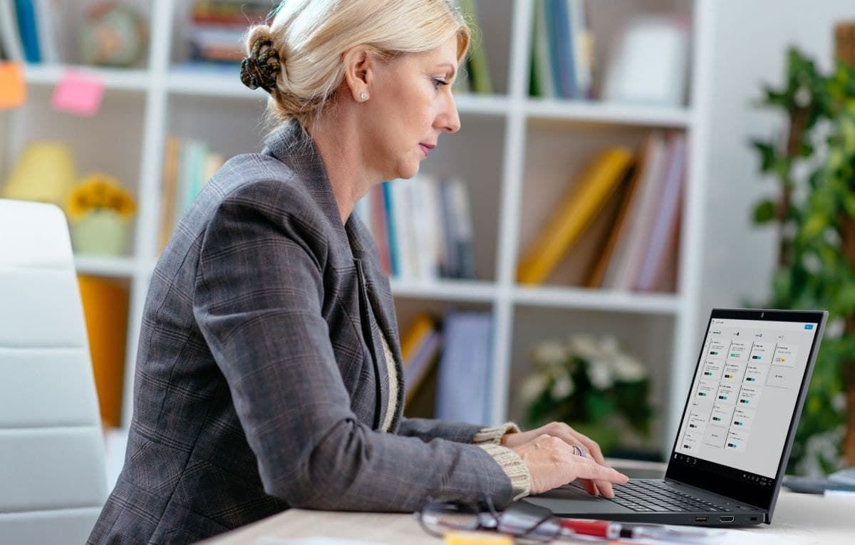 В Киеве за 43,7 млн купят ноутбуки учителям на случай локдауна: когда ждать