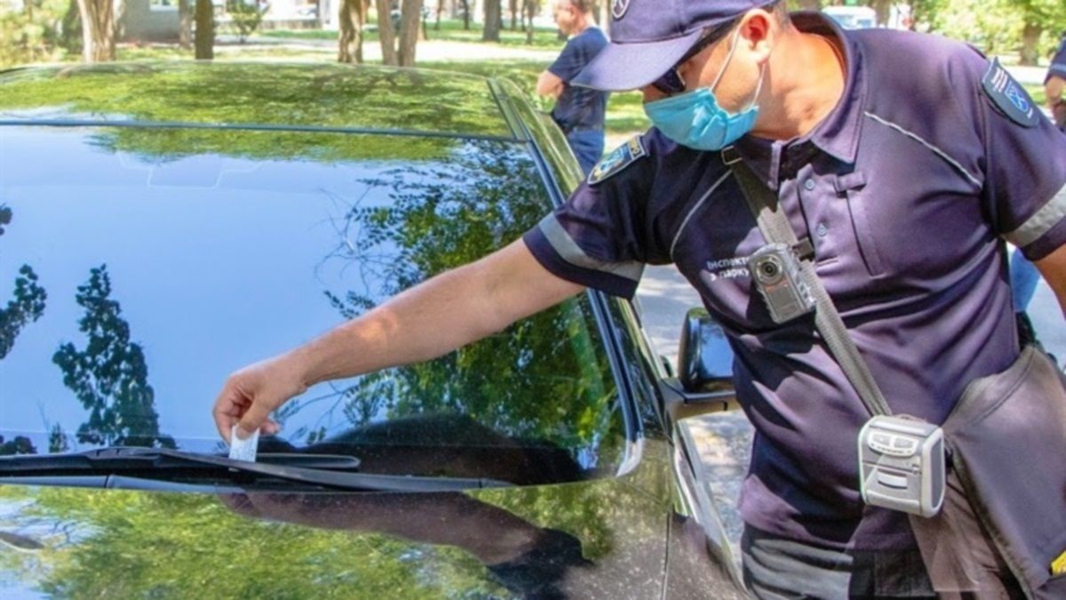 Сколько штрафов за неправильную парковку собрали в Днепре с начала года