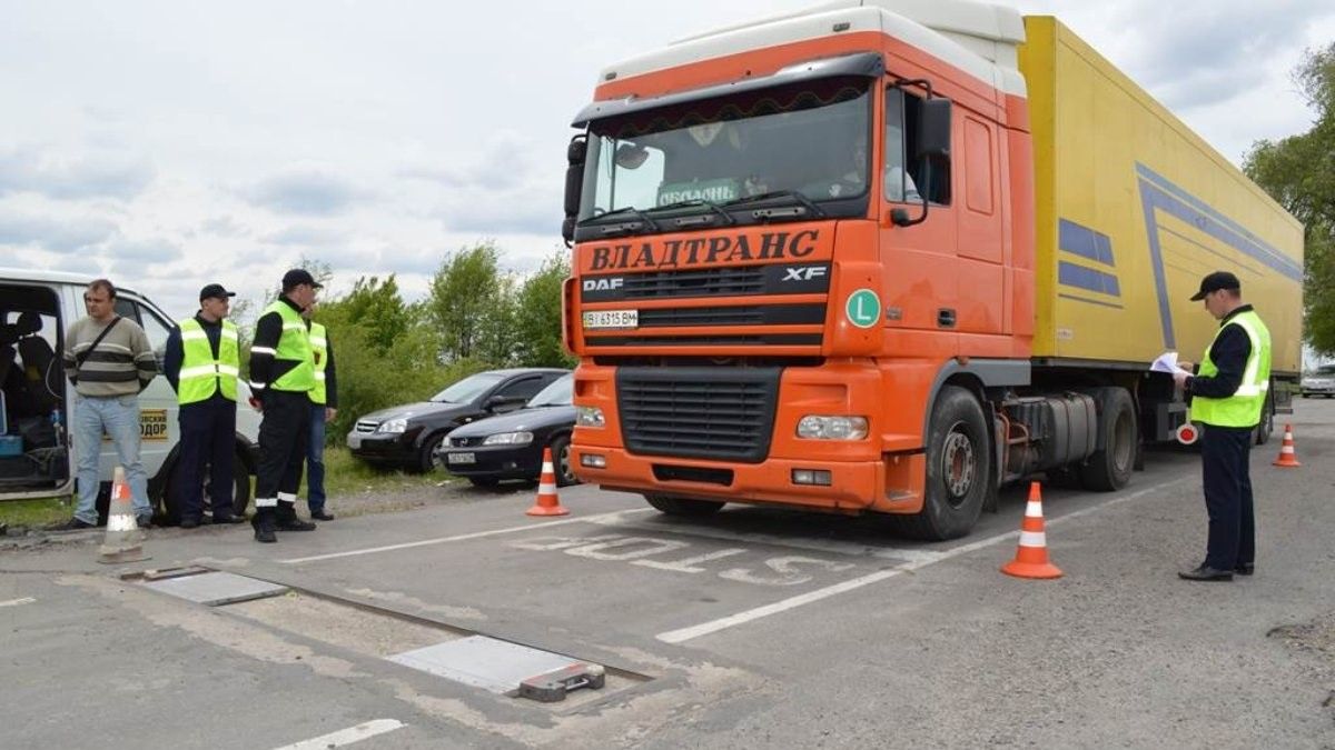 Коммунальные тарифы, штрафы для фур и продажа алкоголя «по-новому»: что изменится с 1 октября в Украине 8